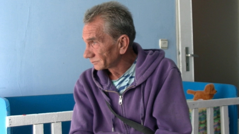 Самотен баща се опитва да върне у дома единствения си