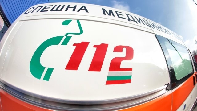 2 годишно момиченце е в болница след катастрофа в Синеморец съобщиха