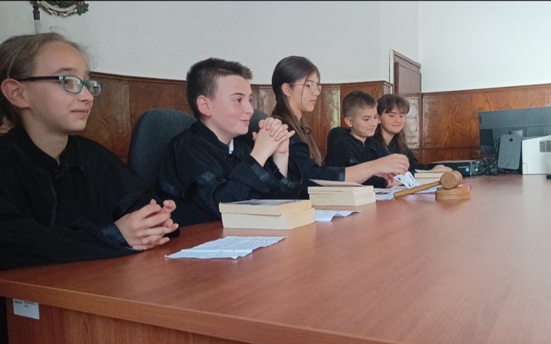 Съдебен процес "Гората срещу Вълка" се проведе с ученици от Враца /снимки/