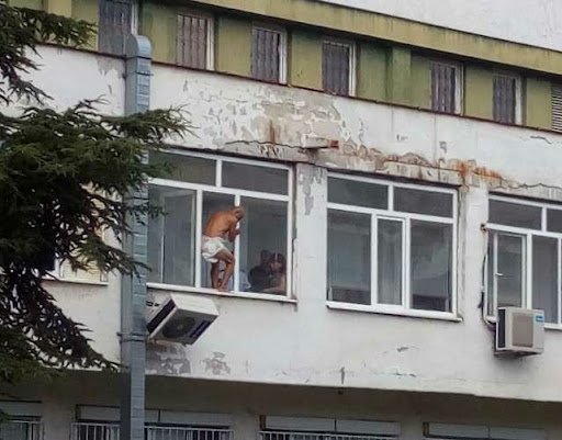 Пациент е скочил от прозореца на болница в Мездра съобщиха от