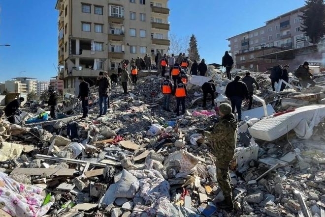 Броят на жертвите от мощните земетресения в Турция засегнали и