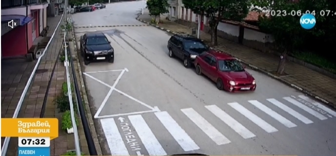 Мъж умишлено блъсна и влачи автомобил на общински съветник