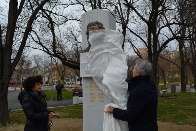 Бюст паметник на Тодор Грънчаров кмет на гр Фердинанд