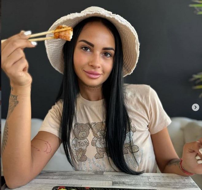 Ергенка нагорещи страстите празнично Алекса Радкова зарадва своите почитатели с