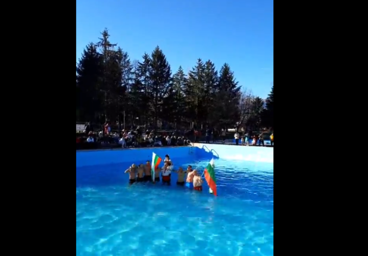 Славейко Асенов на 38 години от Берковица спаси кръста на