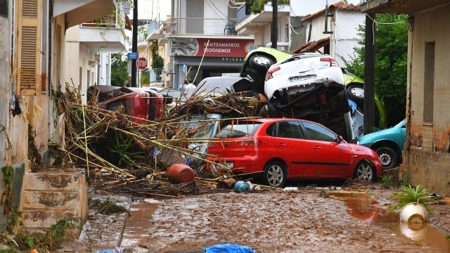 Гръцките власти издадоха предупреждение с червен код за проливни валежи и