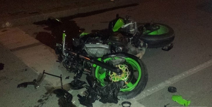 Пиян моторист е в болница след като паднал и се