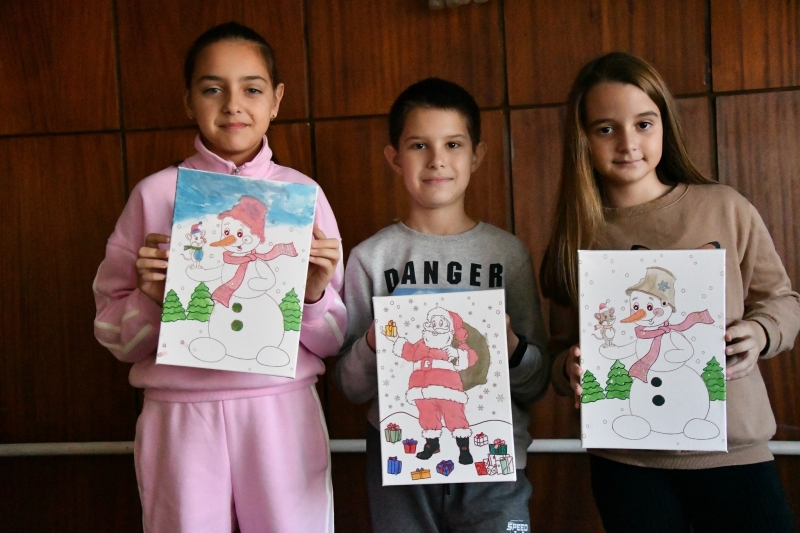 Дни преди Коледа в салона на НЧ Христо Ботев –