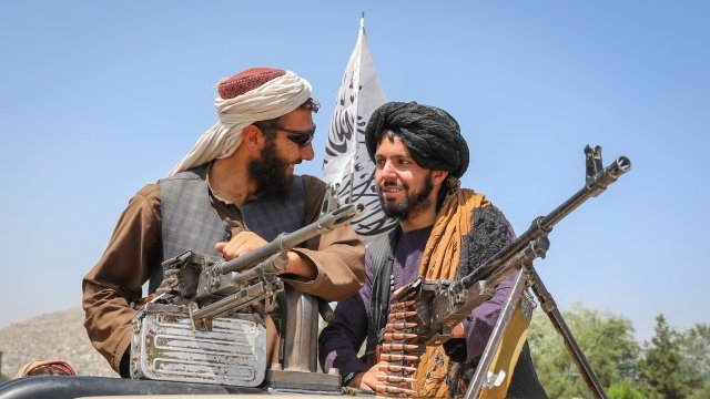 Талибаните стреляха днес във въздуха за да разпръснат митинг на