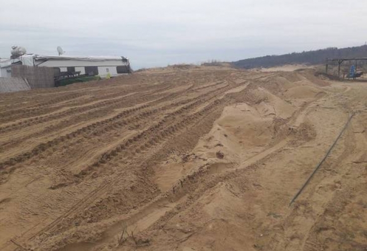 Поръчител на криминалното разораване на защитената дюна в къмпинг Смокини е бургаският