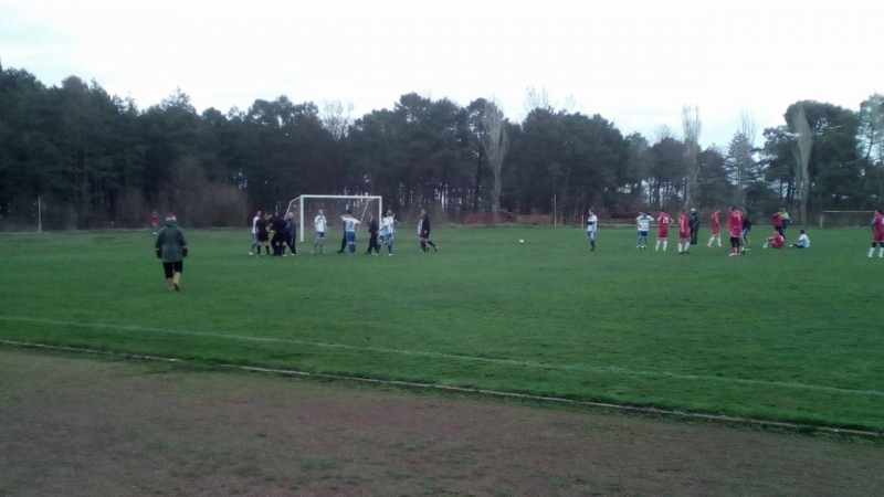 Масов бой прекъсна за около 5 мин мача в Левски