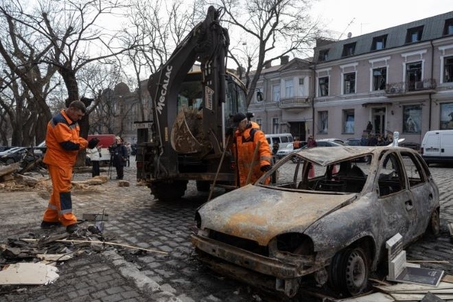 Руска атака с дронове срещу Одеса, ударен е родилен дом
