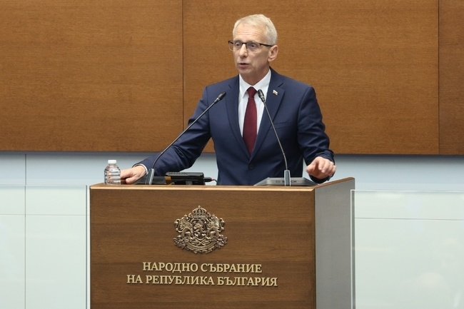 Денков: Борисов и Пеевски ни убеждават, че всичко е нормално