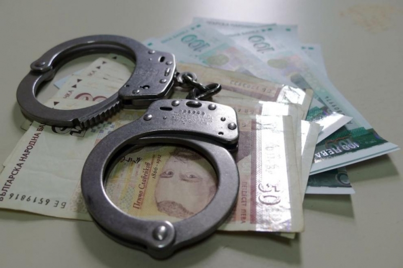 Задържаха двама мъже за серия измами в Пловдивско, съобщиха от