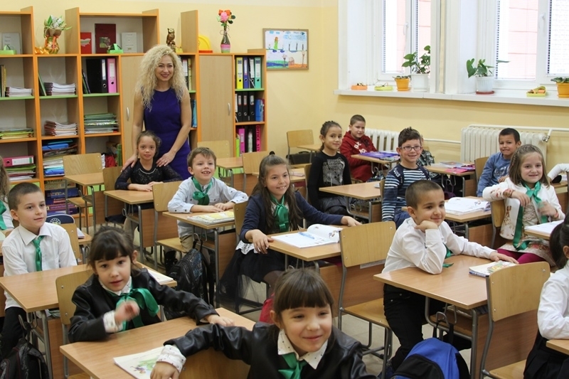 Средно училище Христо Ботев във Враца обявява прием на първокласници