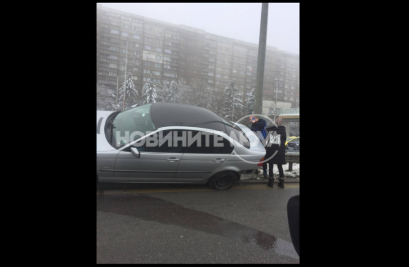Лек автомобил кацна на мантинела на Цариградско шосе в София