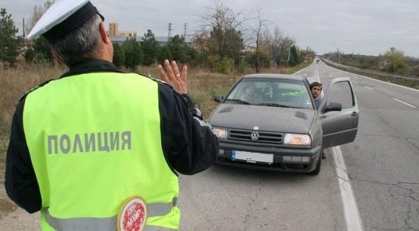 Полицията е хванала двама нередовни шофьори във Врачанско съобщиха от
