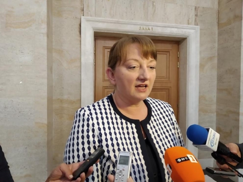 Социалният министър Деница Сачева издаде нова заповед за временно ограничените