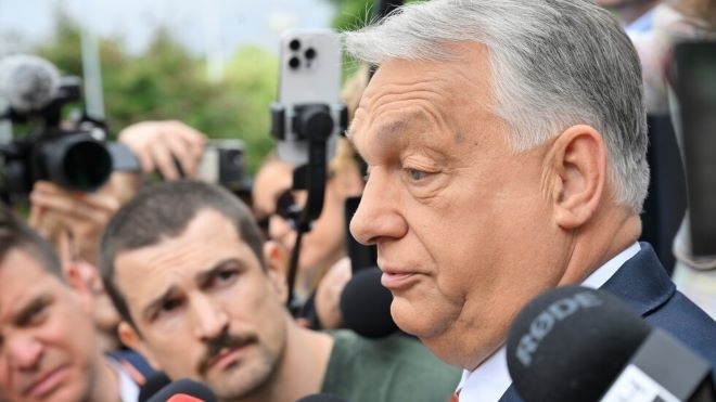 Бившият унгарски премиер Виктор Орбан беше преизбран за председател на