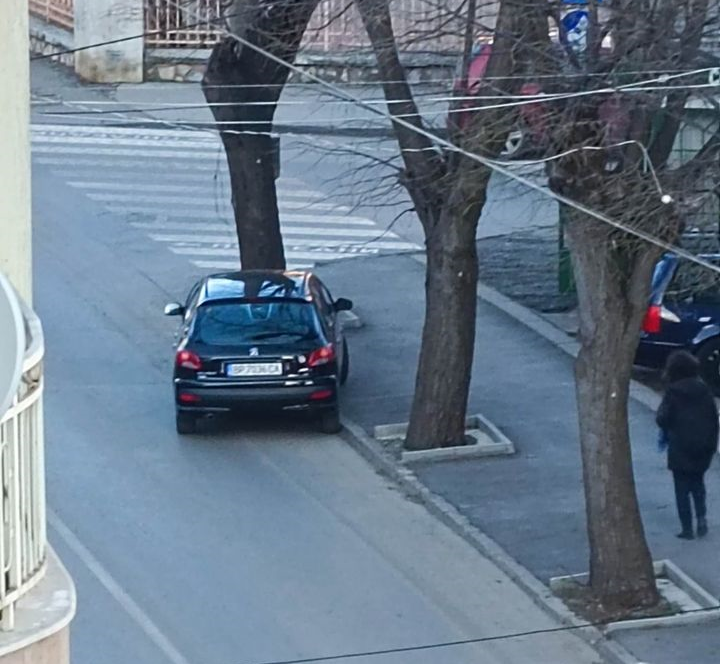 Поредният наглец вбеси съгражданите си с безпардонното си паркиране във