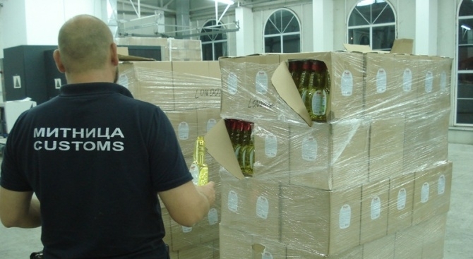 Вчера полицаи съвместно със служители на Агенция Митници и областната
