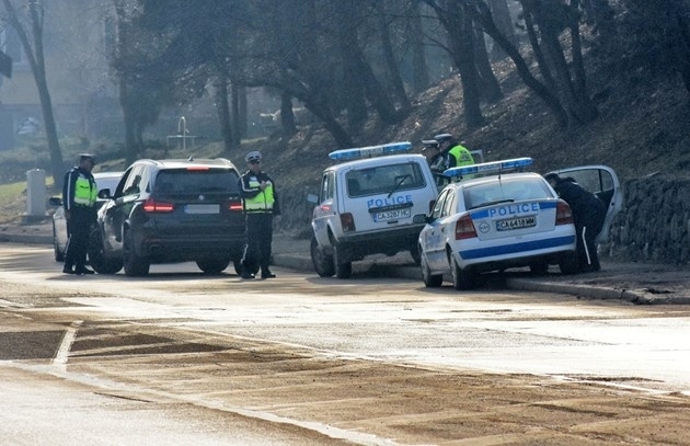 Полицаи спипаха пиян мъж с БМВ във Врачанско оставиха го
