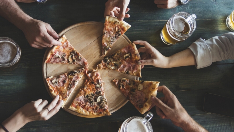 Над 170 души се натровиха с пица в Армения това