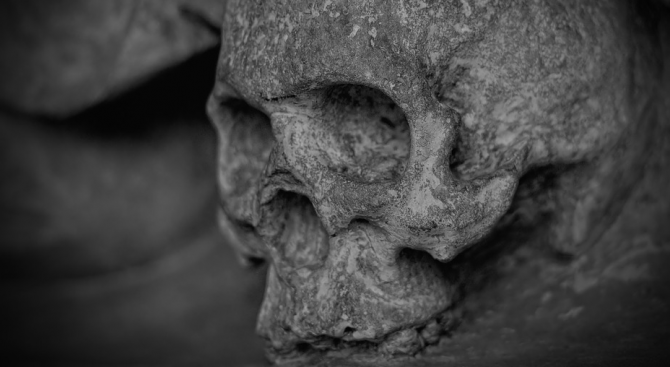 Зазидани черепи в стена бяха открити при ремонт на апартамент на