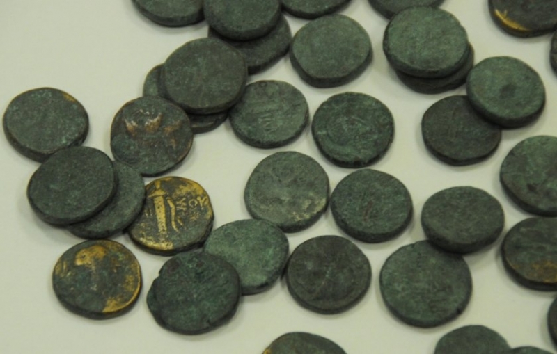 Незаконно притежавано оръжие, наркотик и антични монети са били иззети