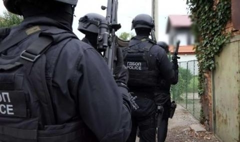 Закопчаха столични ченгета при акция срещу наркогрупа
