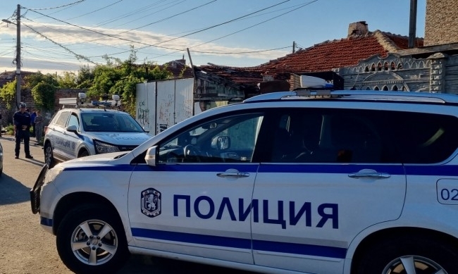 Двама мъже пребиха и отрязаха част от палеца на свой