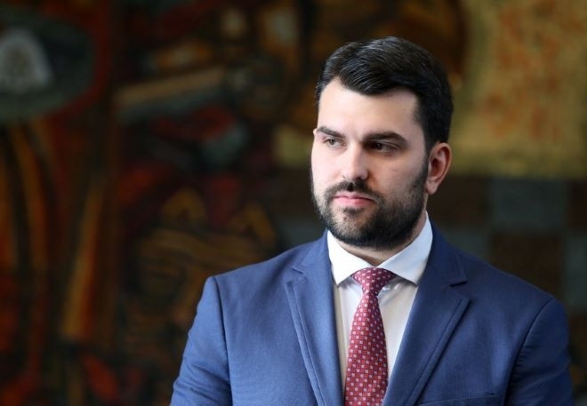 Георг Георгиев: Има вариант Габриел да си остане външен министър и да няма ротация