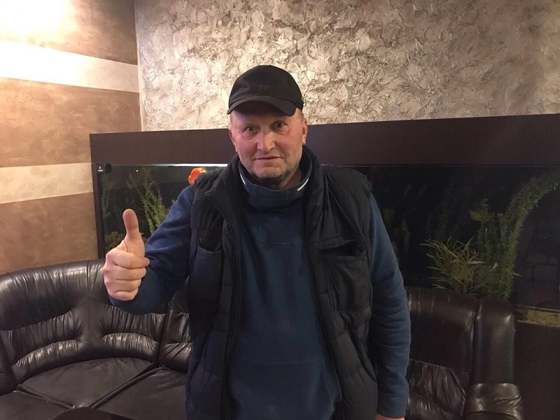 Известният земеделец Доктора черпи наред за първо внуче
