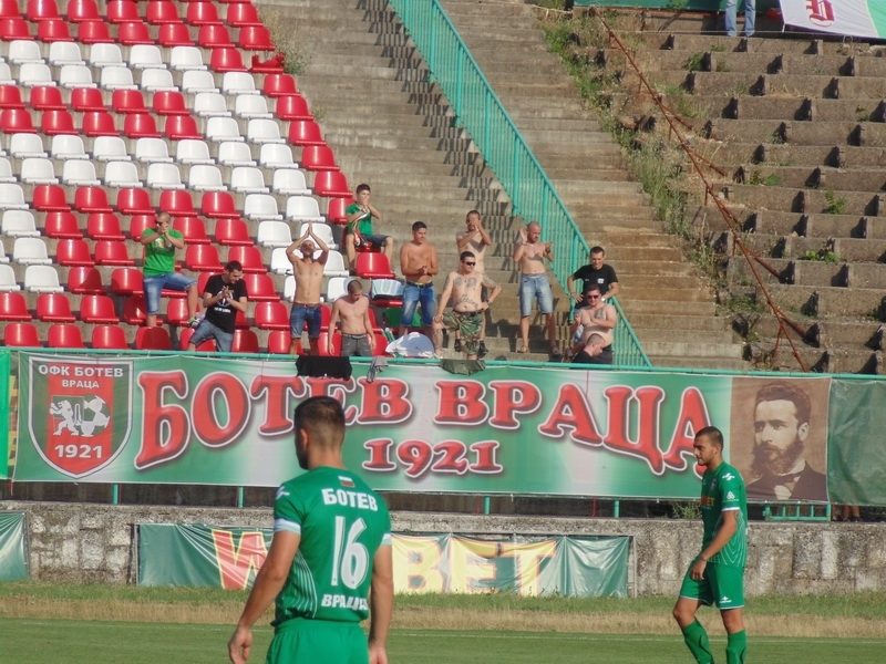 Дисциплинарната комисия към БФС спря правата за по 1 среща