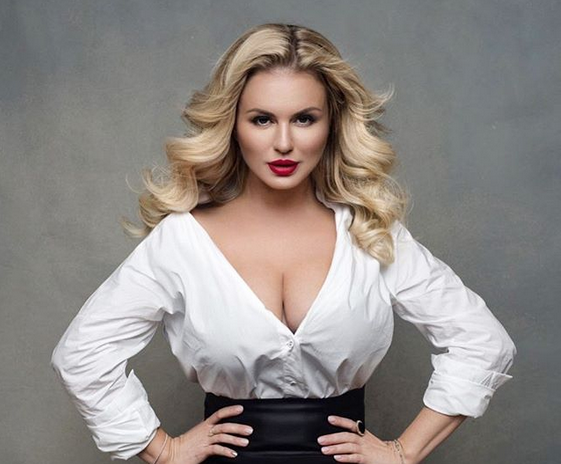 Бившата фигуристка Анна Семенович продължава да е актуална фигура за