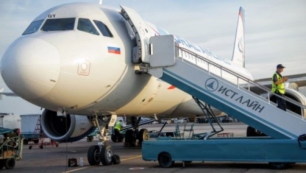 Самолет кацна принудително в Австрия заради заключен пътник в тоалетната