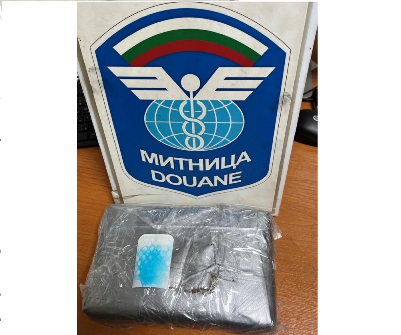 Митнически служители откриха над 1 2 кг кокаин и 21 грама