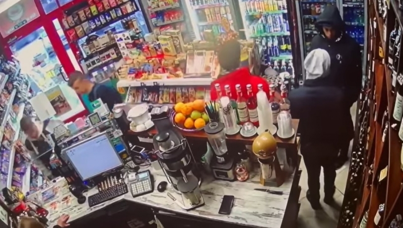 Собственици на магазин в центъра на Враца се оплакаха от