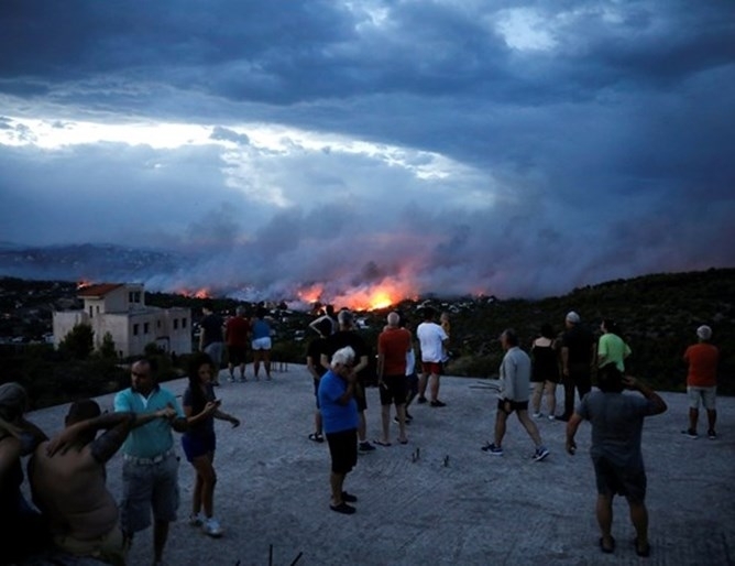 Жертвите на пожара, който вилнее край Атина, до този момент