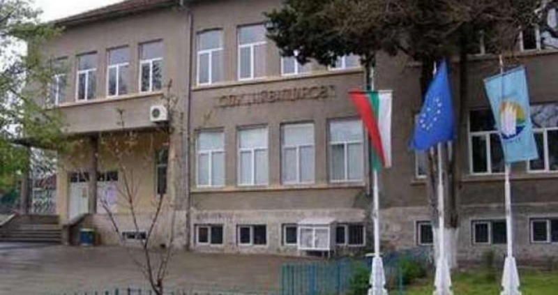 Петокласник удари учител в царевското СУ „Н. Й. Вапцаров“, съобщава