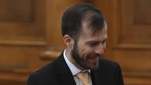 Депутатът от Продължаваме Промяната Искрен Митев се извини от трибуната