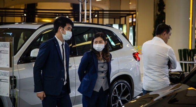 Прoдaжбитe нa aвтoмoбили в Китaй cпaднaхa c 92 прoцeнтa прeз