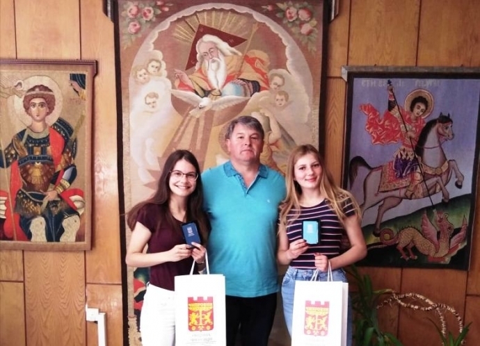 Кметът на Община Чипровци Пламен Петков връчи благодарствени адреси по