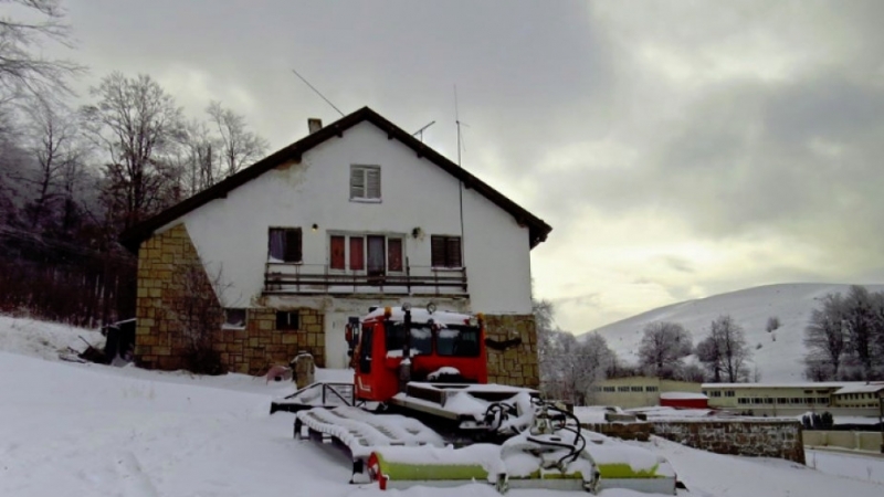 Снежната покривка край хижа Пършевица е недостатъчна за ски спорт