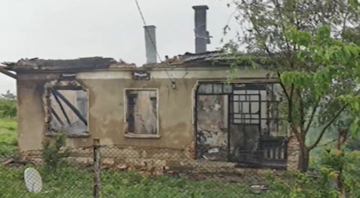 Многодетно семейство остана на улицата след пожара в къща в Добролево ...