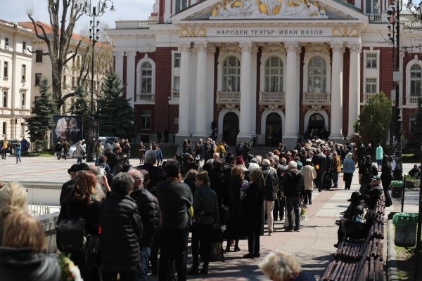 Стотици се простиха с големия Михаил Белчев /снимки/
