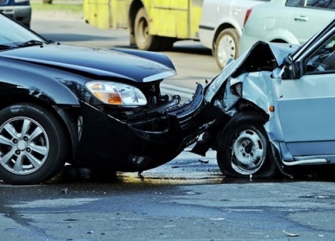 Млад мъж е в болница след катастрофа край язовир Огоста