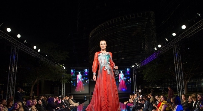 Скандален надпис се появи на яке на дизайнер по време