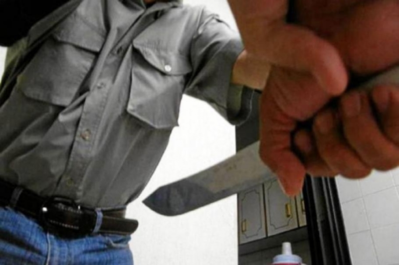 Полицията е заловила изпечен престъпник заплашил с нож младеж във