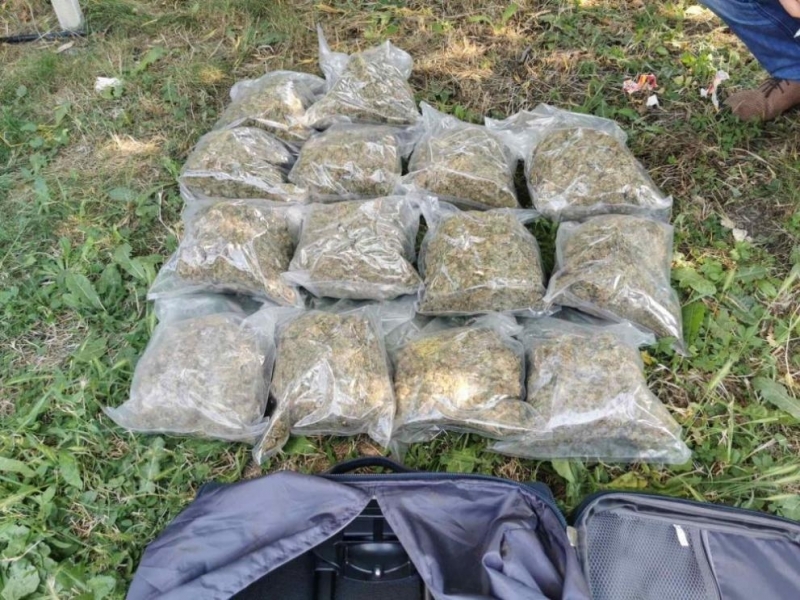 В тежко товарна композиция на паркинг в град Перник натоварена